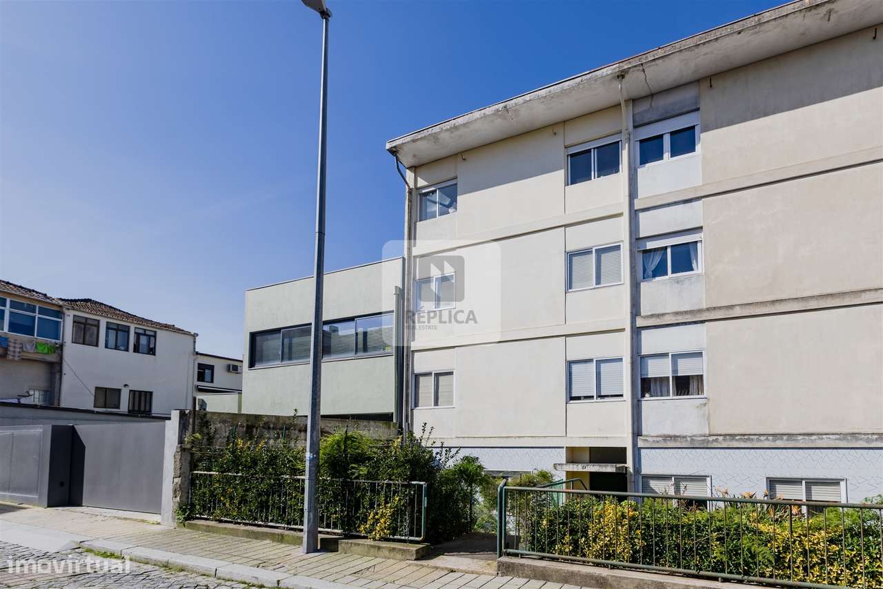 Apartamento T2 Renovado no Bonfim, Porto-30