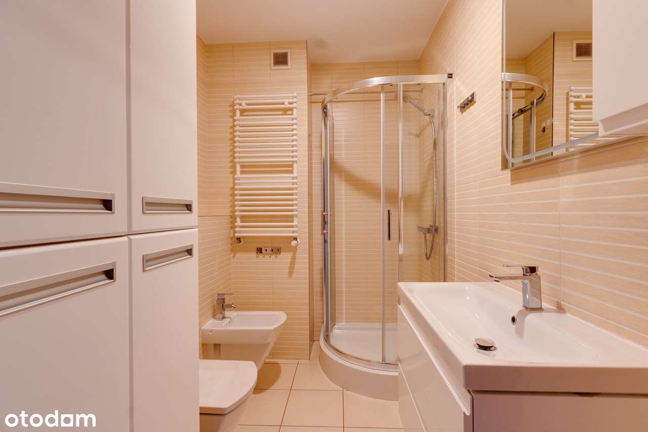 Mieszkanie z zadaszonym tarasem, klimatyzacją oraz miejscem postojowym-10