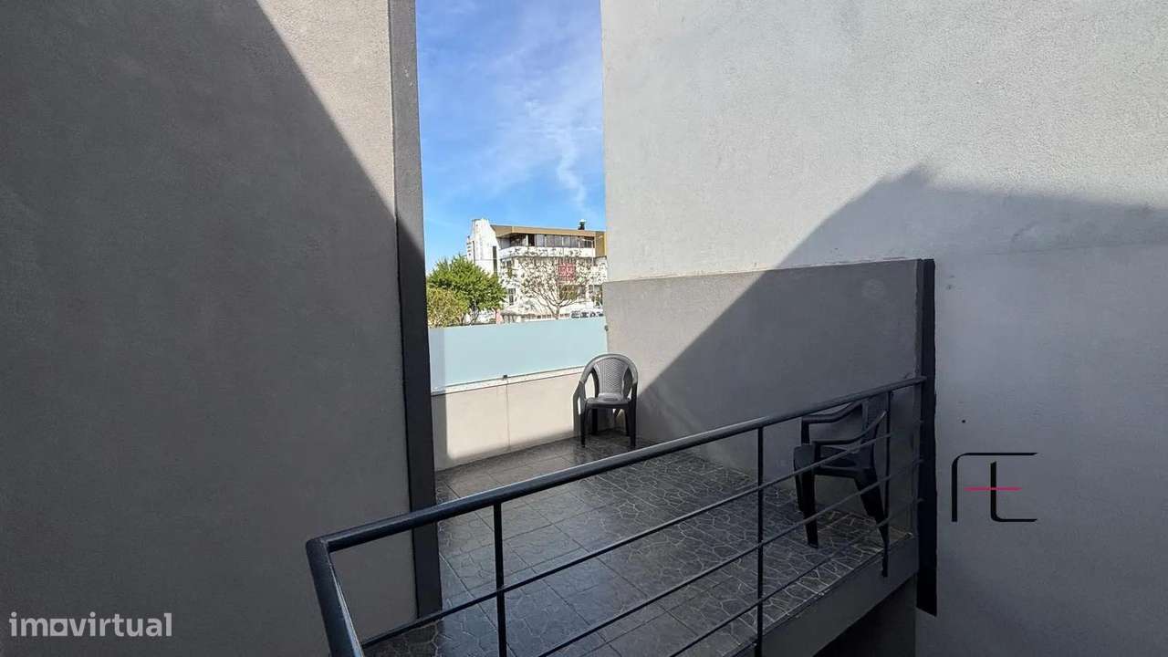 Moradia t2 com espaço exterior em Valbom-29