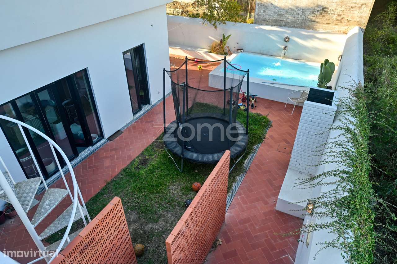 Casa Palaciana com 2 Moradias Independentes, Jardim, piscina Garagem-41
