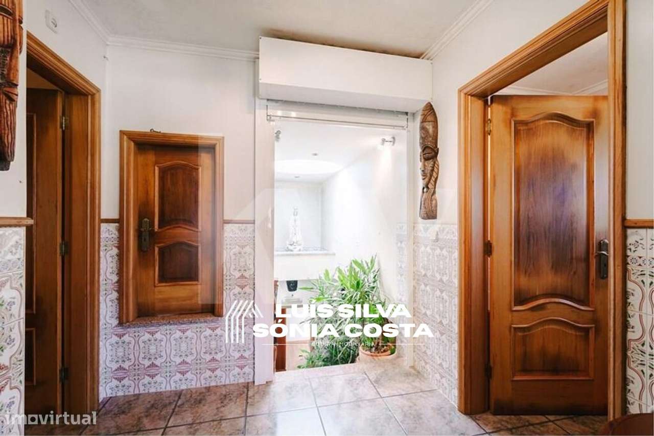 Moradia Independente T6 c/ Anexos, Armazém e Terreno p/ Construção-19