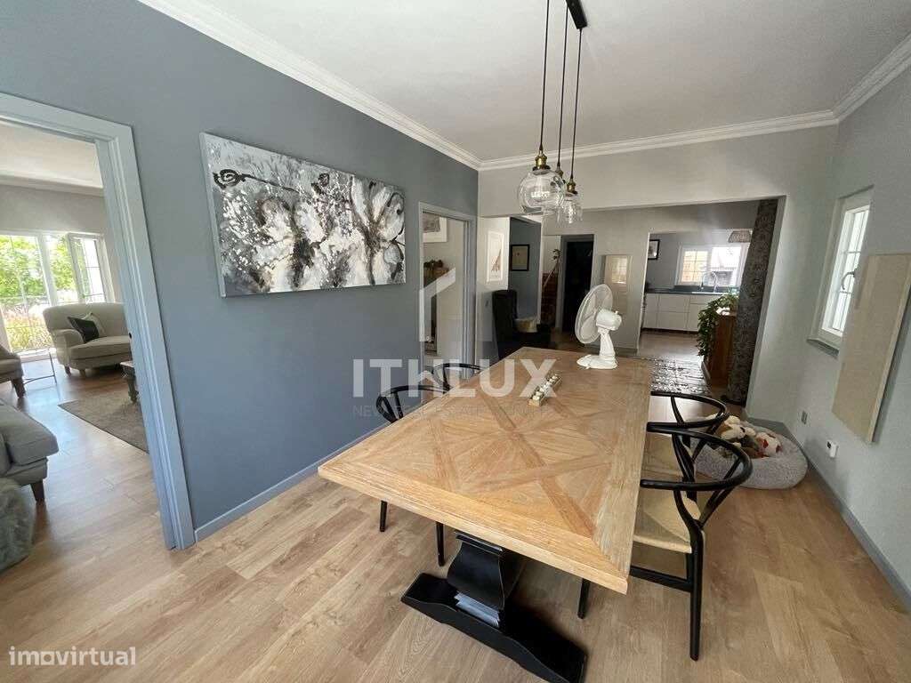 Villa de luxo impecavelmente apresentada com piscina e jardins em Tavi-8