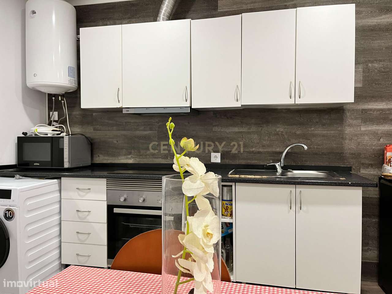 Loja Transformada em Estúdio T2 com 70m2. - Grande imagem: 3/12