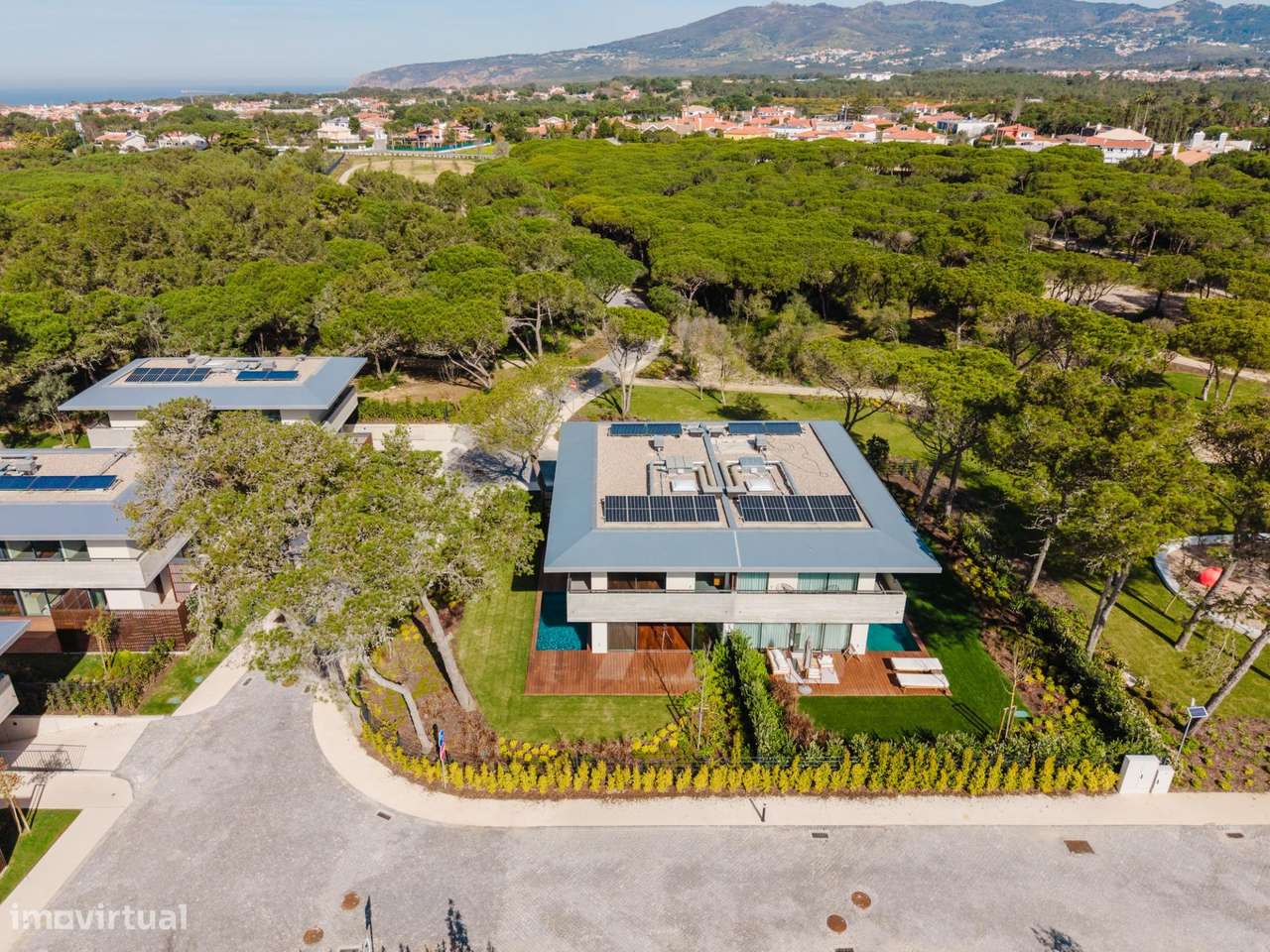 Elegante Moradia T3 no Sandwoods com Piscina Privativa e Jardim-24