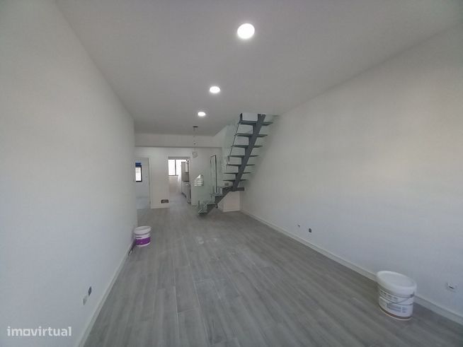 Apartamento Duplex Totalmente Remodelado na Costa da Caparica-3