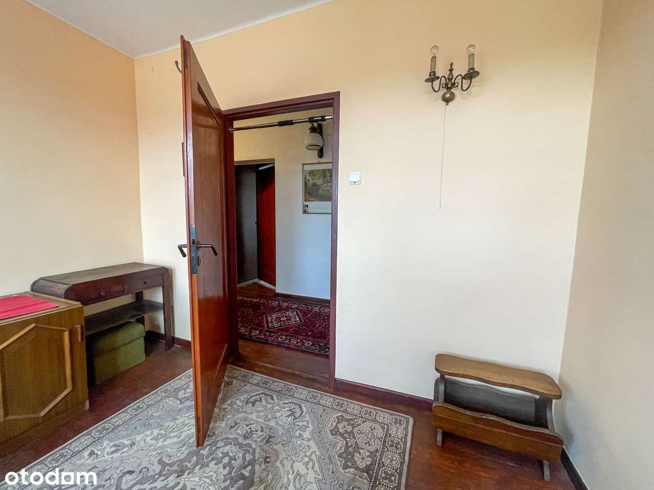 Przestronne wnętrze | 4 niezależne pokoje | podłogi i drzwi drewniane-4