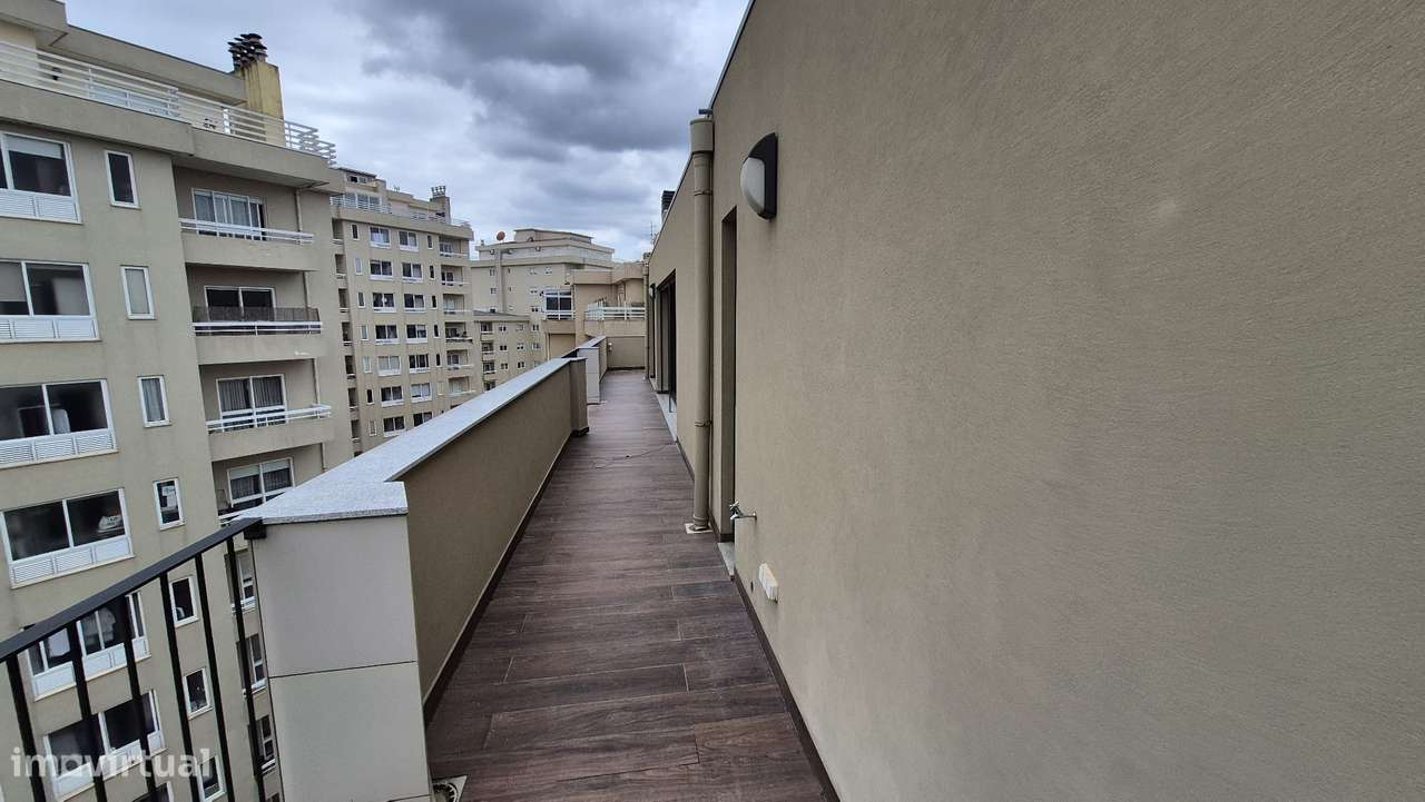 T3 Recuado no último piso, com terraço de 77,35m2 e garagem fechada-7