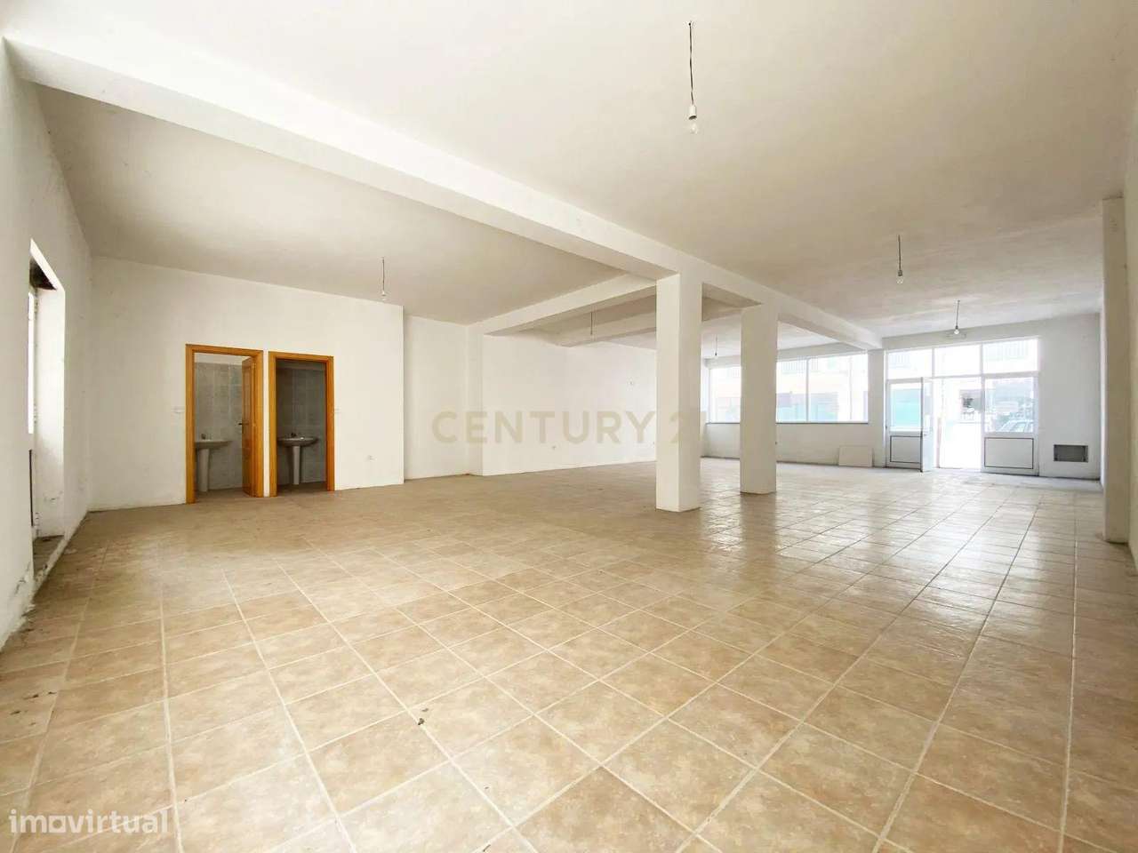 Cinco Lojas com Box e logradouro em Castro Daire, Viseu - Grande imagem: 4/14