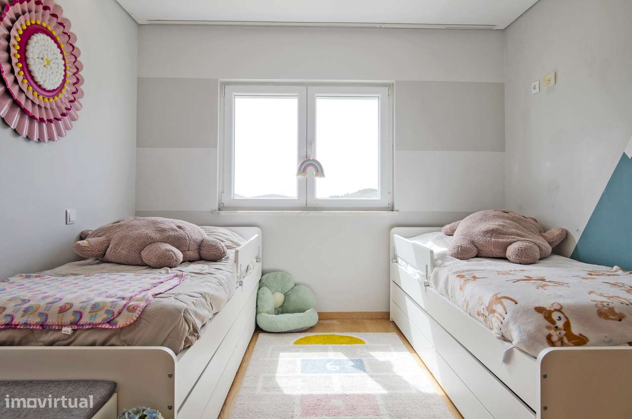 Apartamento T3 varanda estacionamento Corredoura Sesimbra-20