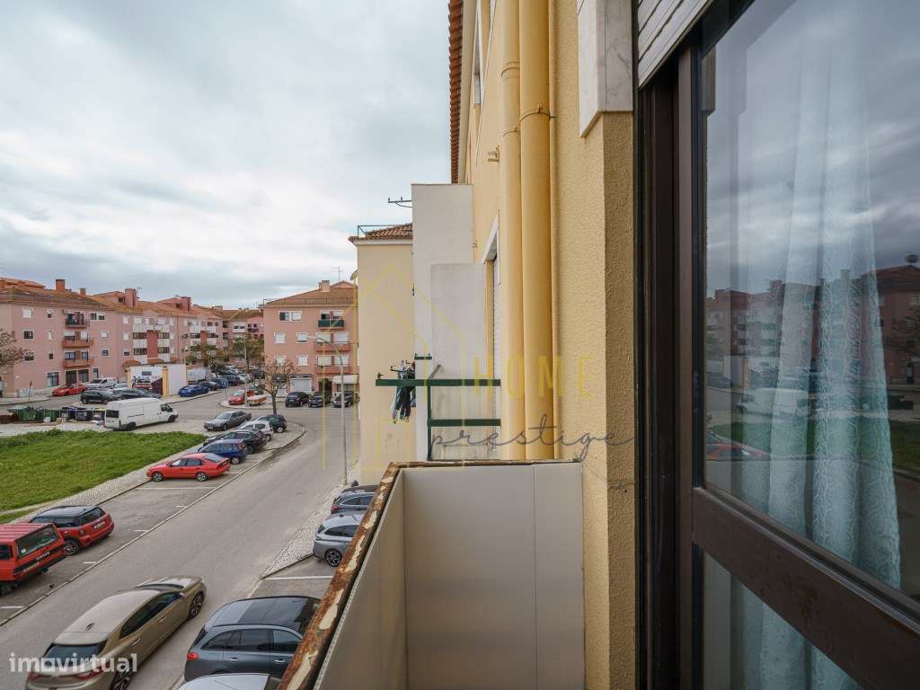 Oportunidade de Investimento | T2 Remodelado no Centro da Moita-18