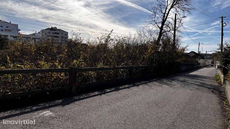 Terreno urbano com 2.050 m2 em Tavarede-15