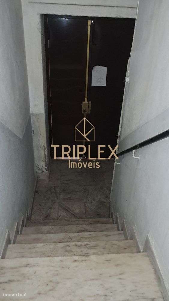 Moradia T6 para recuperar - Avª Afonso Henriques-20