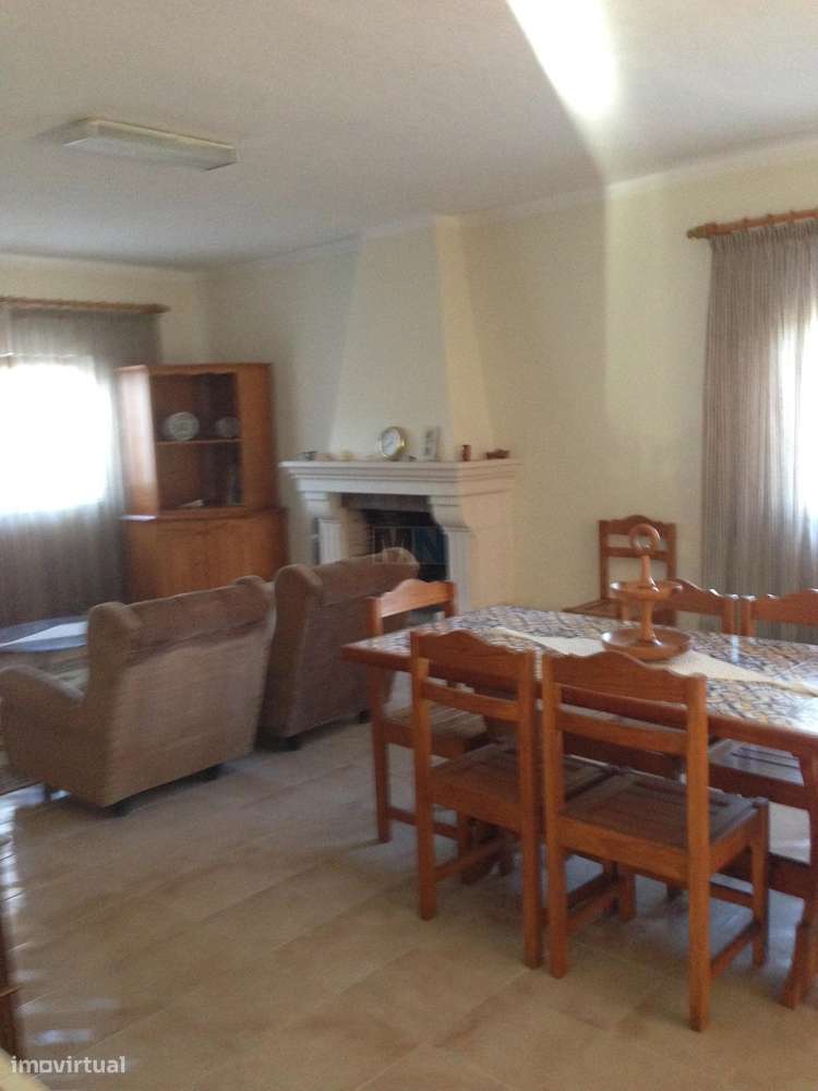 Moradia T3 com Garagem e Terreno em Almalaguês-7