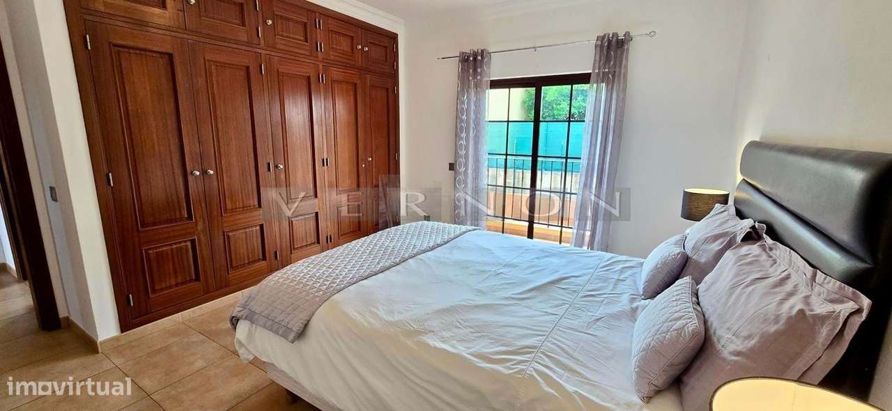 Moradia em Banda Duplex T2+2 com Piscina Privada e Garagem Dupla | Si-16