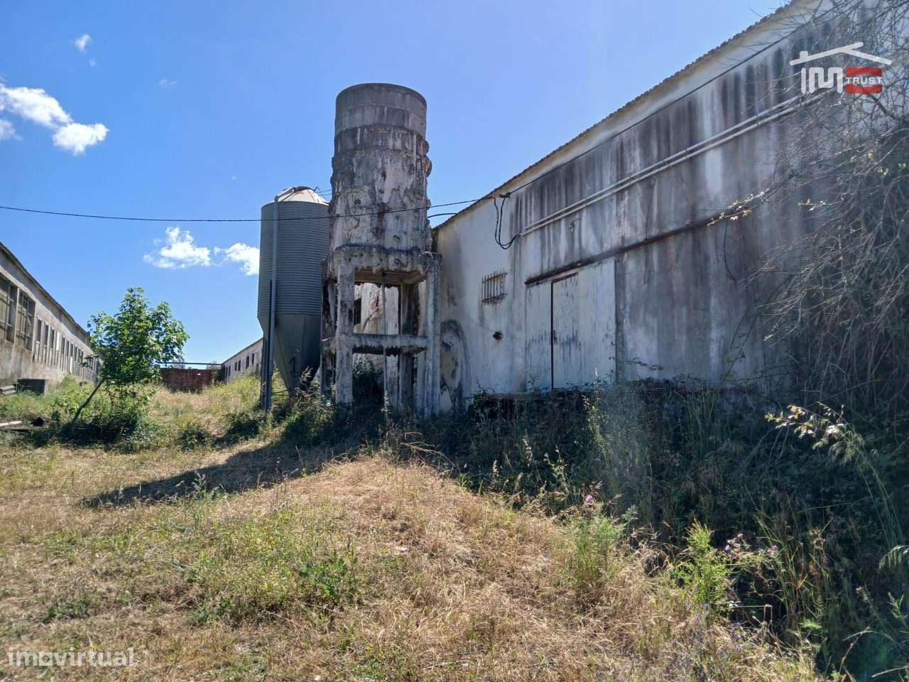 INVESTIMENTO COMO ALOJAMENTO LOCAL COM LOGRADOURO, FURO DE ÁGUA (TO... - Grande imagem: 4/28