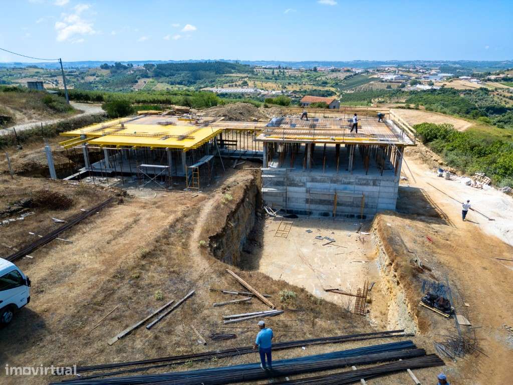 Moradia T4 moderna em construção com piscina em Évora de Alcobaça-29
