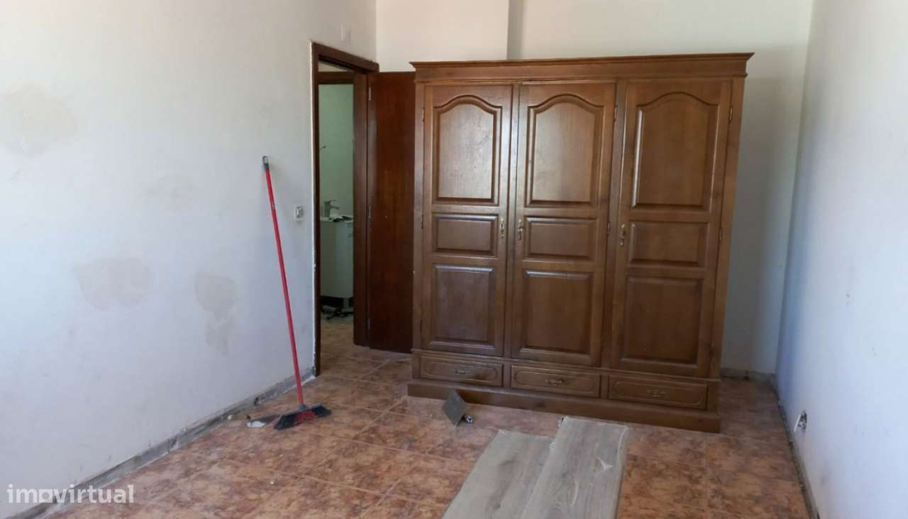 Venda de apartamento T2 em fase de restauro, Darque, Viana do Castelo - Grande imagem: 4/27