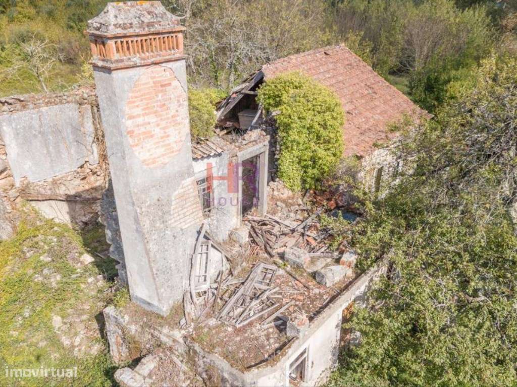 Vende-se Terreno com casas em ruina com 8000m2-16
