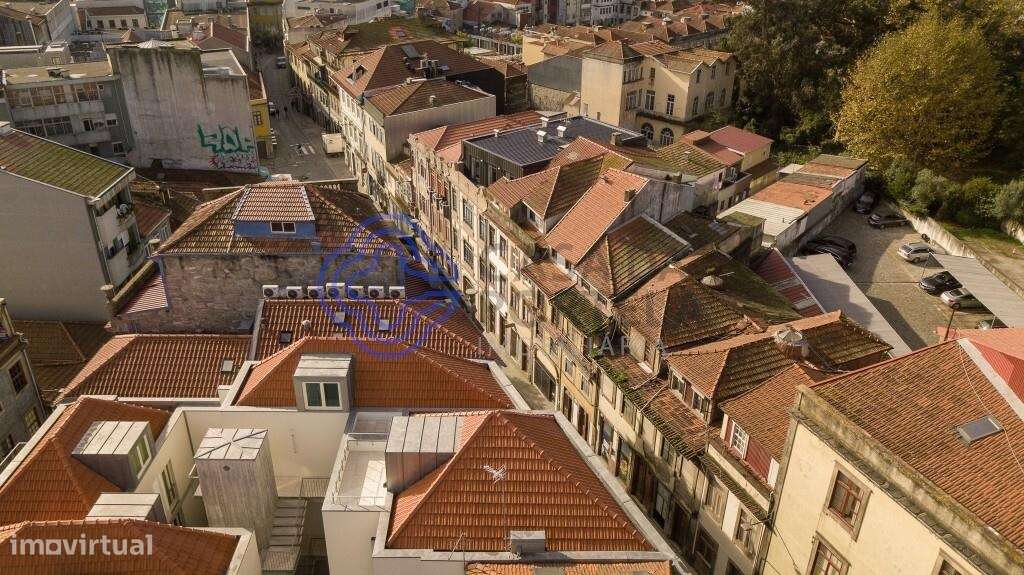 Prédio para reabilitar no centro do Porto, na Rua General Silveira - Grande imagem: 5/58