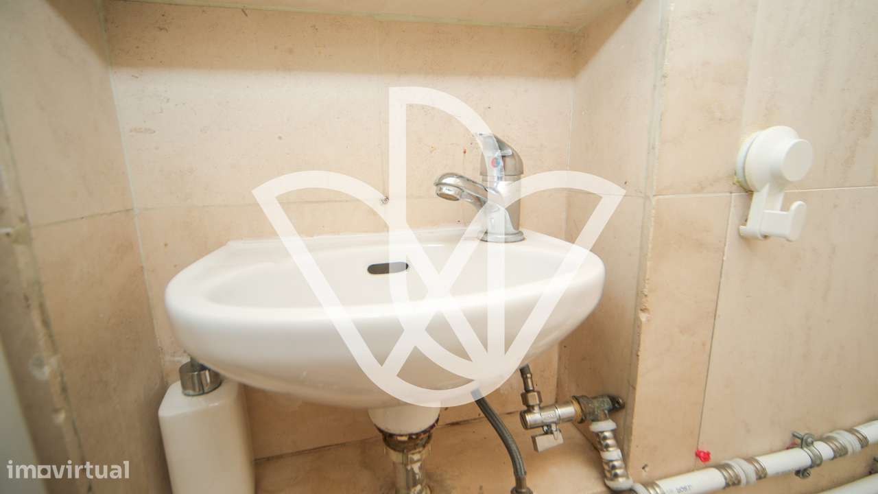 Loja com Mezanine em Campo de Ourique-7