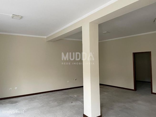Prédio para Habitação com loja para comércio-11