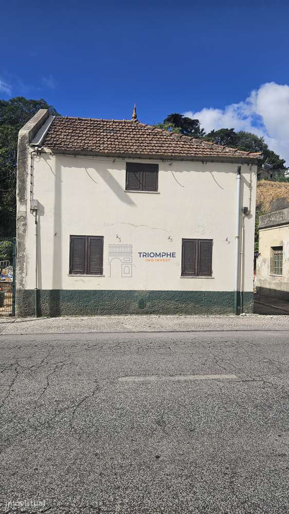 Moradia T2 Campolide, para renovação total-12