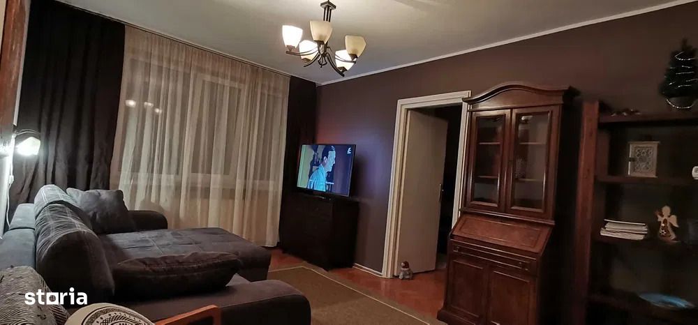 Apartament cu 4 camere, decomandat, etajul 3 cu dubla orientare