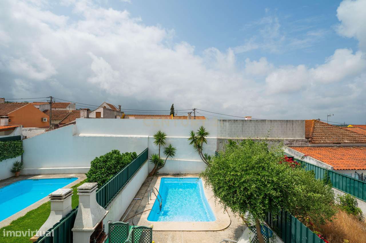 Moradia, com 5 quartos, em Pinheiros de Azeitão, Setúbal - garagem e p-16
