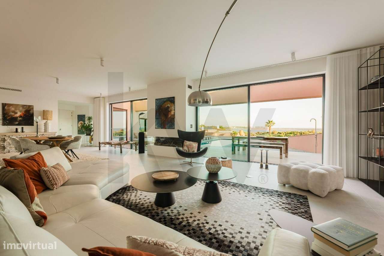 Primeira Linha de Mar e Golf: Onde a Arquitetura abraça a Ria de Alvor - Grande imagem: 4/51