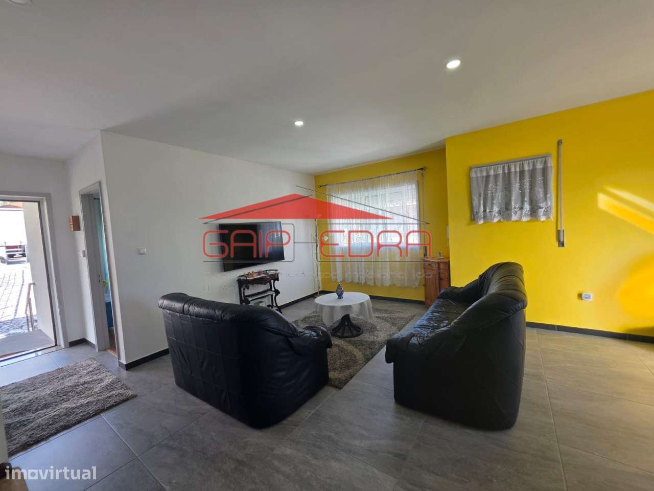 Moradia T4 com Jardim e Garagem em Lourosa-5