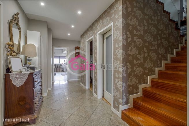 Apartamento T4 Duplex condomínio reservado 2 lugares garagem arrumos-5