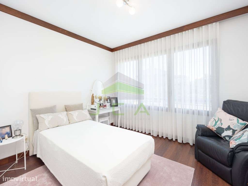 Excelente apartamento T4 com terraço e piscina-22