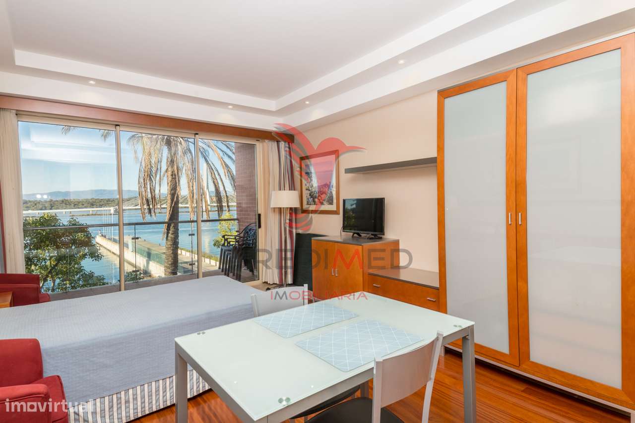 T1 no Condominio Boca do Rio - Grande imagem: 3/24