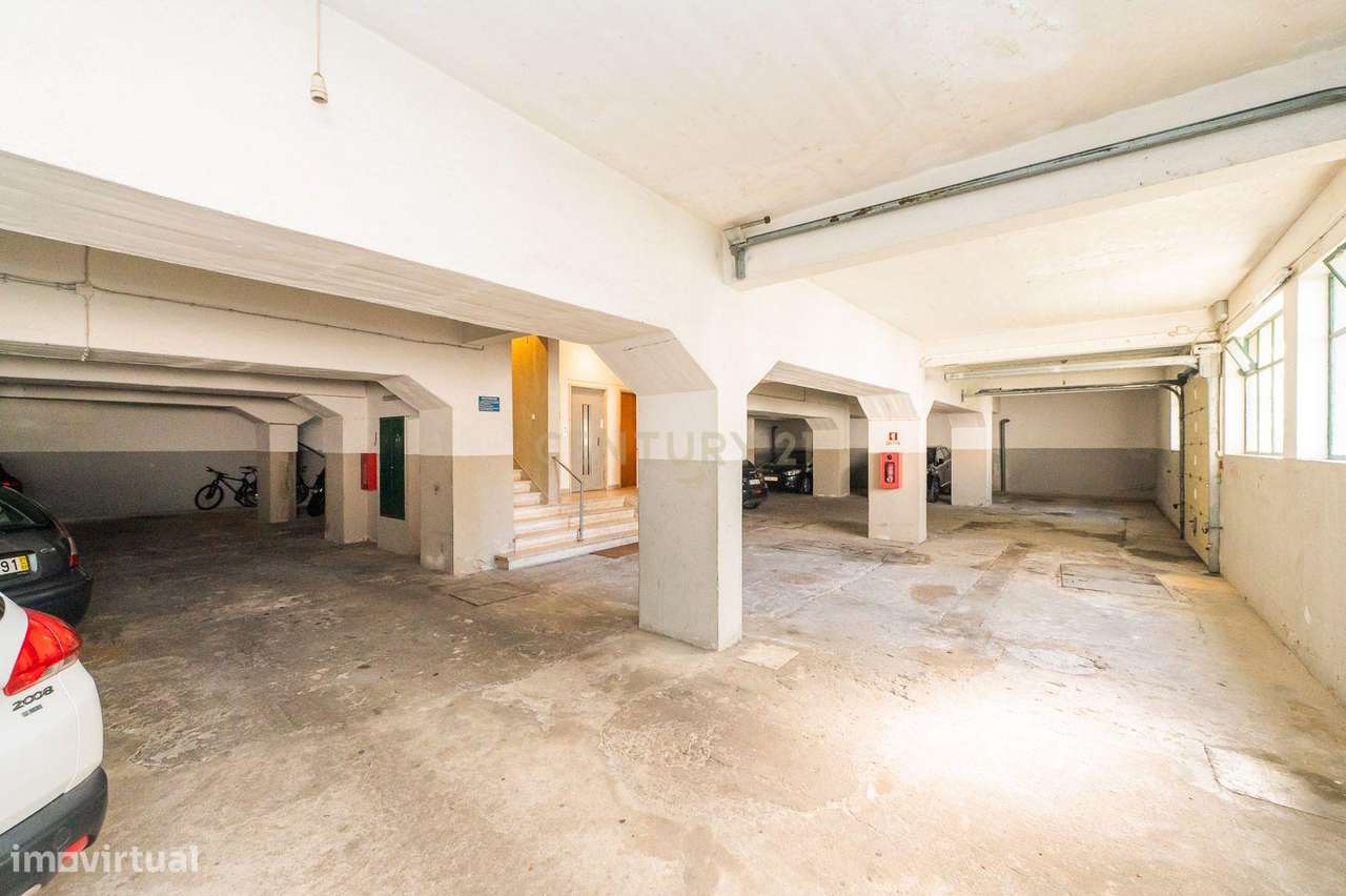 Excelente T2 Totalmente Remodelado | Monte Estoril-30