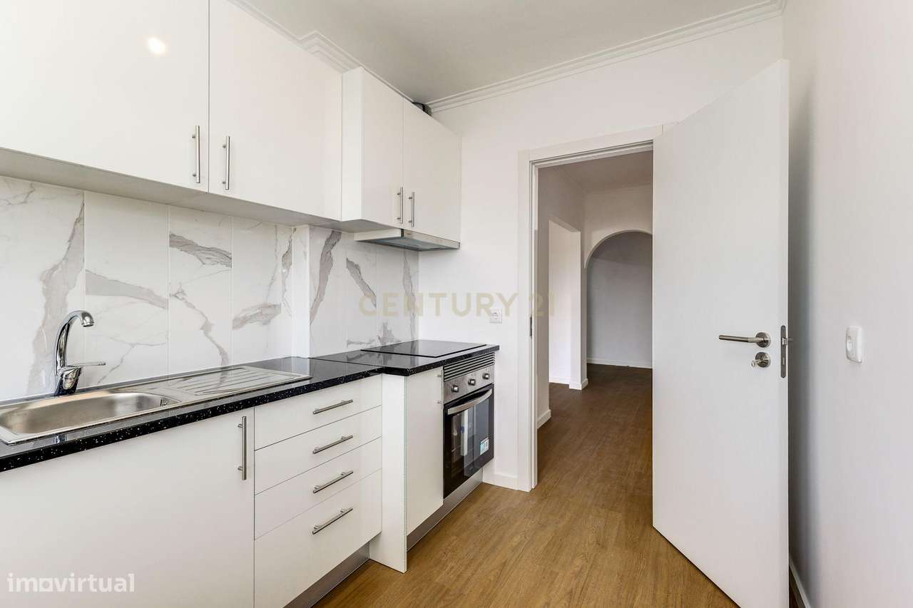 Apartamento T3 Renovado com espaço exterior.-8