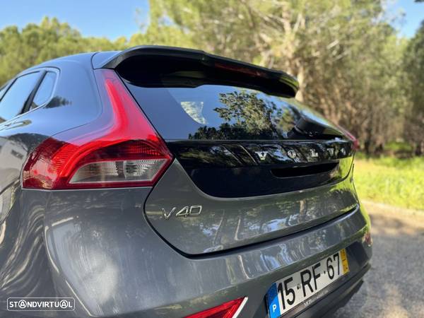 Volvo V40 2.0 D3 Momentum Geartronic - 11