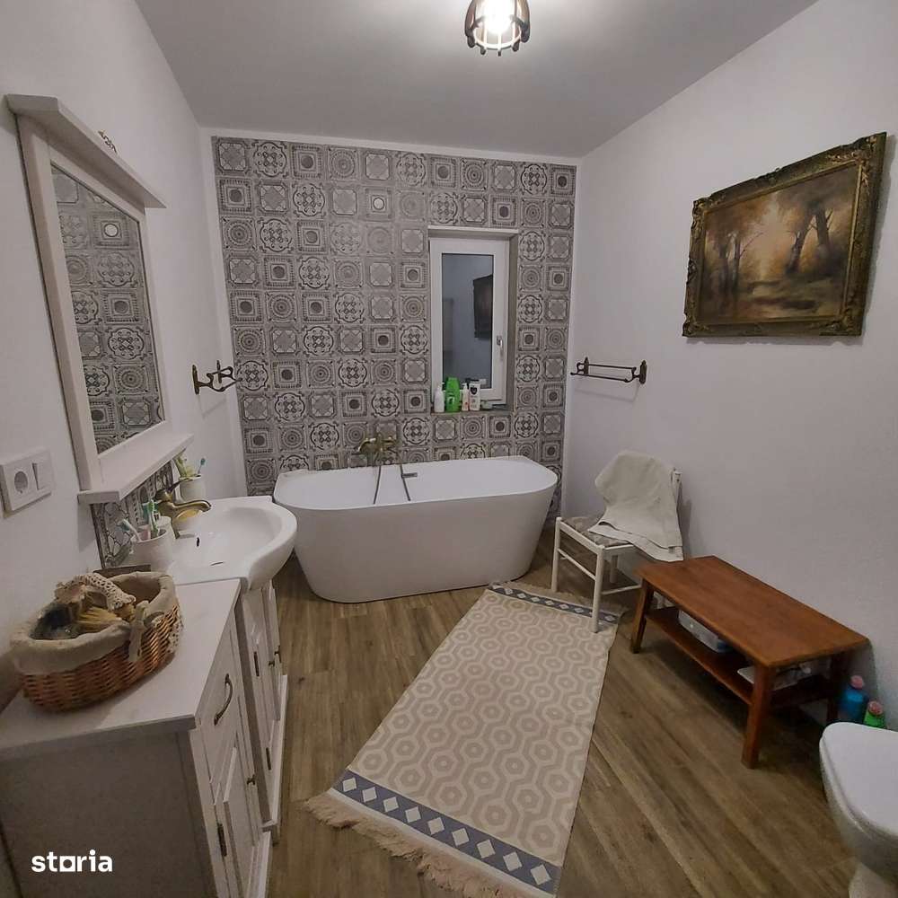 Casă cu 4 camere încălzire în pardoseală, terasă acoperită și pivniță-12