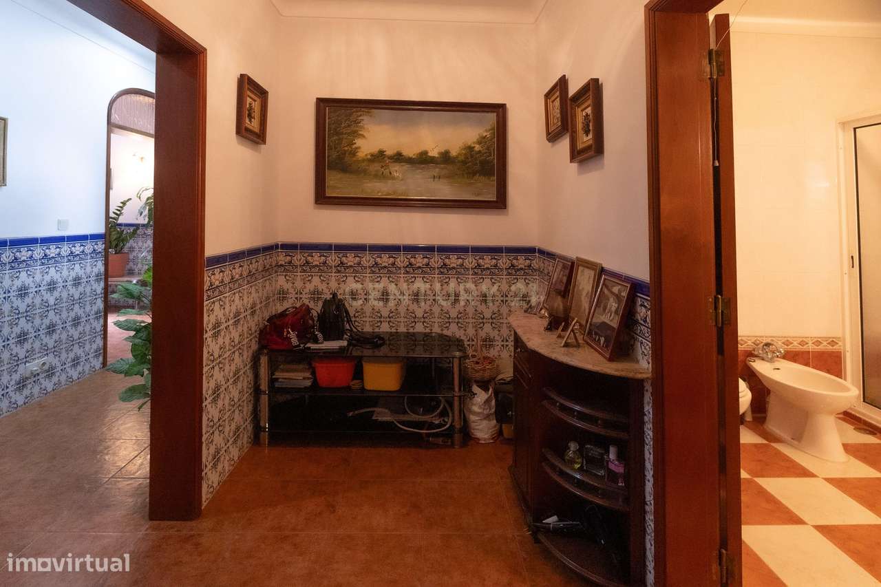 Moradia T3 com quintal, garagem e anexos no centro de Ervidel-14