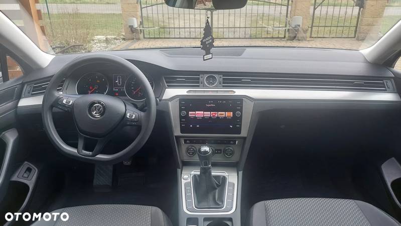 Volkswagen Passat Variant 1.6 TDI (BlueMotion Technology) Trendline - 15