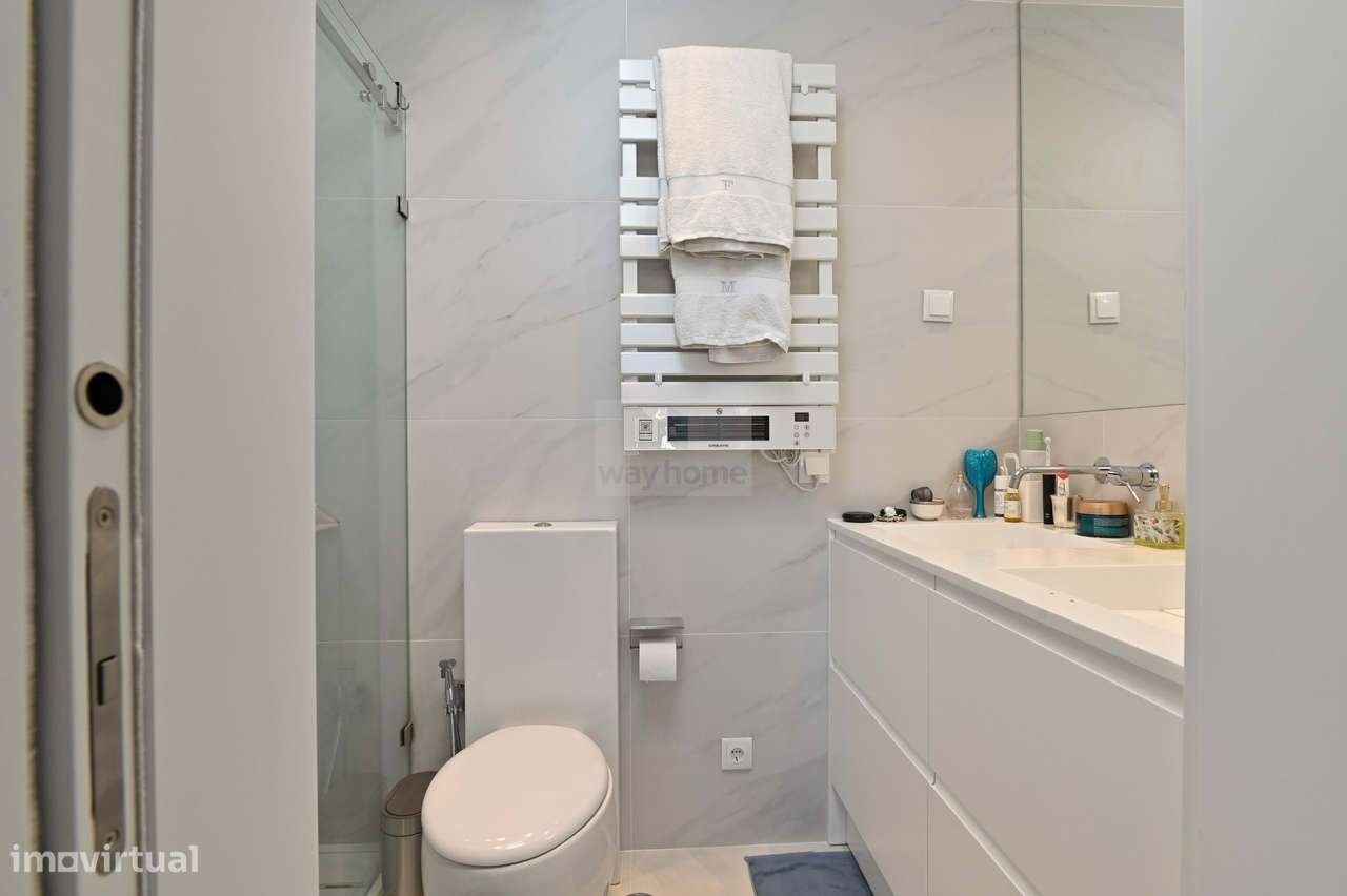 Moradia T3+1 | Sotão e Cave | Remodelada | Pátio Exterior | Amoreira-24