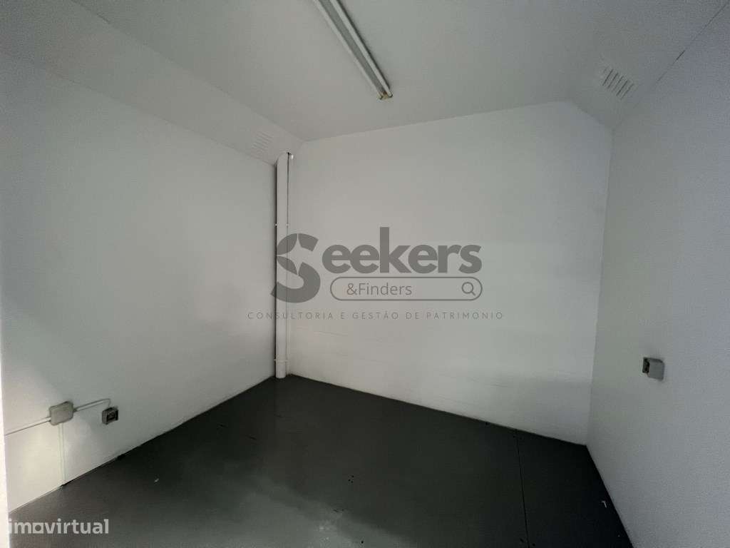Armazém e escritório na Beloura, Sintra com 360 m2-8