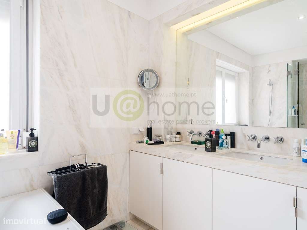 Apartamento T4+ 1 na Lapa-27