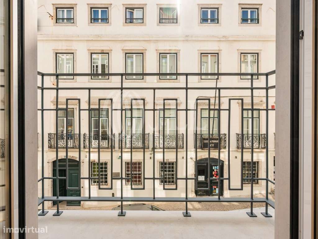 Apartamento T2, com varandas e estacionamento, em Lisboa-4