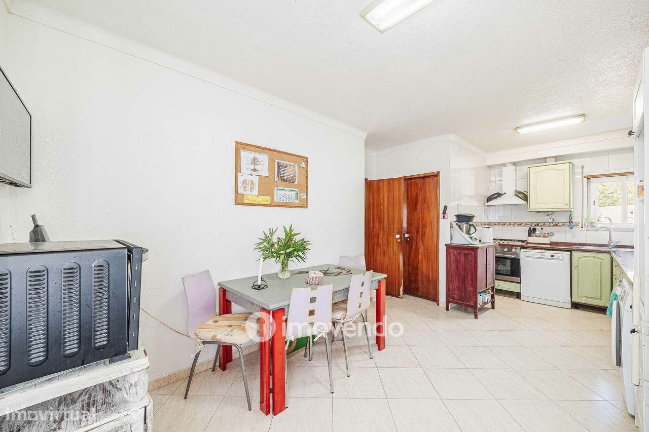 Moradia T3 mais Anexo T1 e Anexo T0 independentes, em Barcarena-13