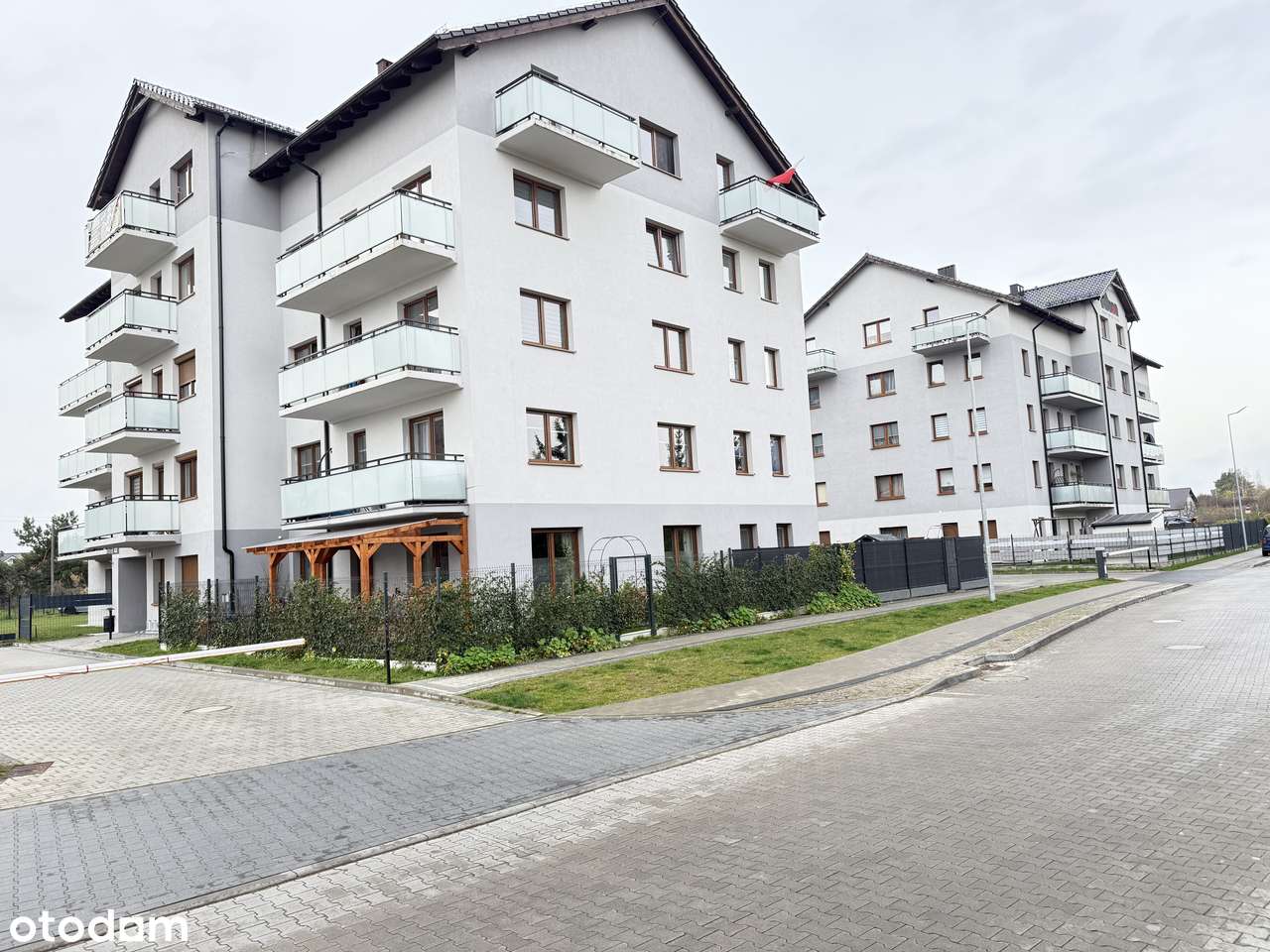 Nieużytkowane mieszkanie(możliwość prowadzenia salonu kosm.)-Chopina.-17