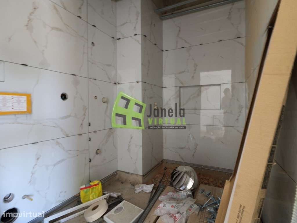 Moradia Isolada T3, PRONTA A ESCRITURAR, com Piscina, Quinta do Conde - Grande imagem: 2/19