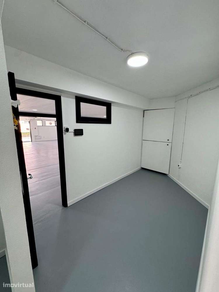 Garagem/Armazém para Venda – Totalmente Restaurado-15