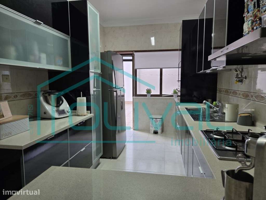 Apartamento T4 com terraço e arrecadação-6
