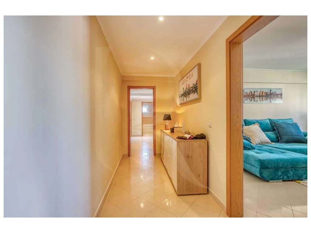 Apartamento T3 com parqueamento e arrecadação em Corroios - Grande imagem: 4/13