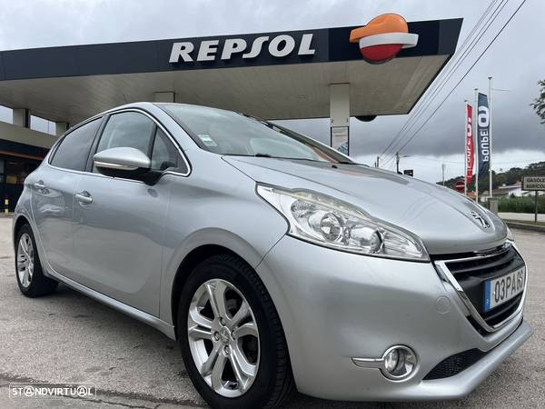 Peugeot 208 1.4 HDi Allure - 1